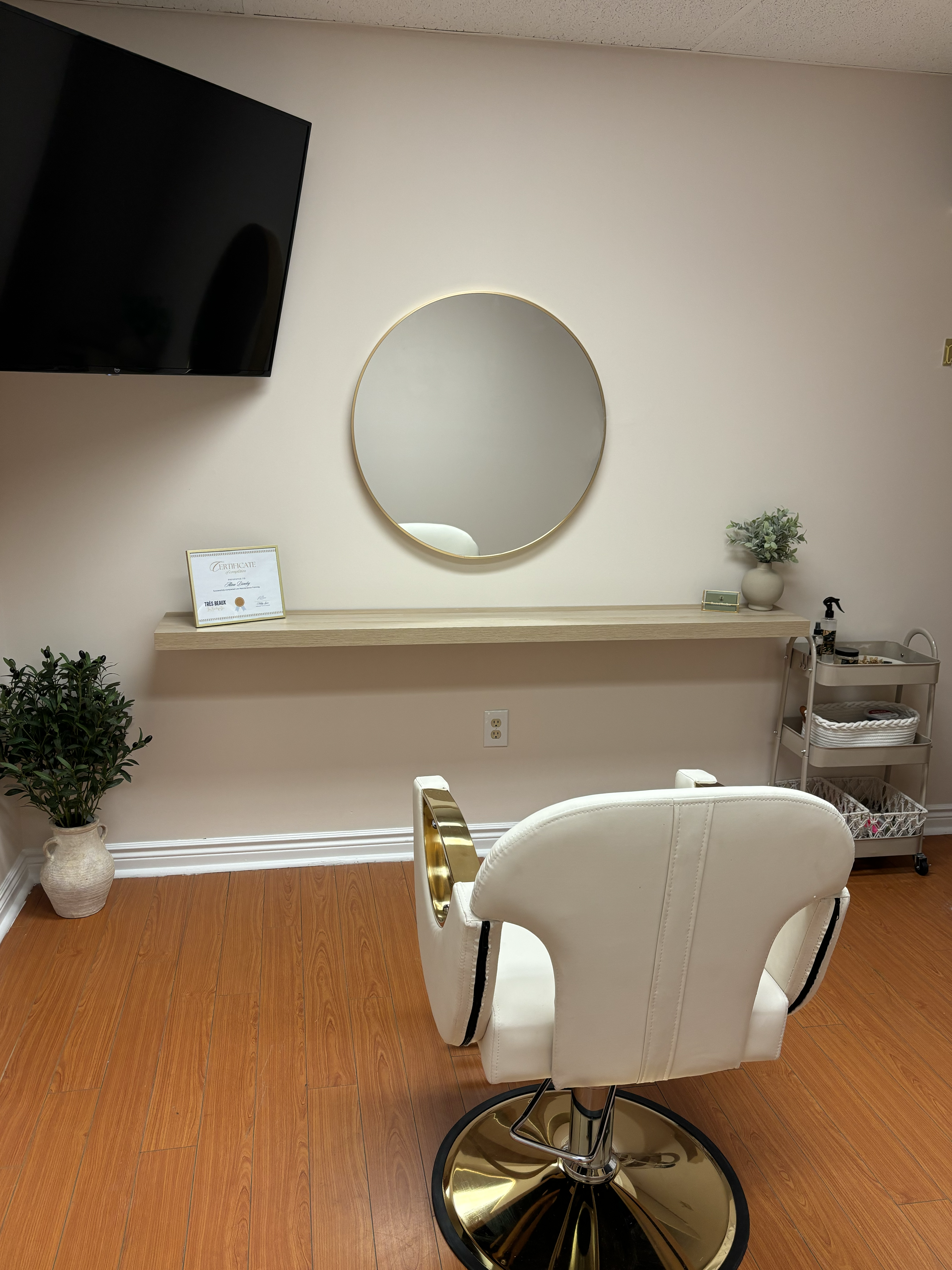 Photo of the salon.